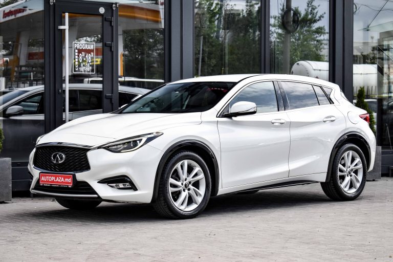 Infiniti Q30