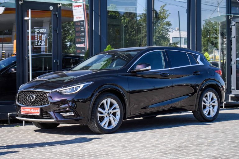 Infiniti Q30