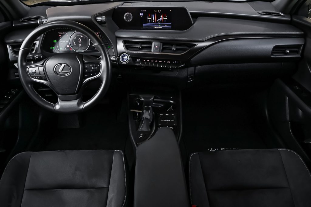 Lexus UX 2021