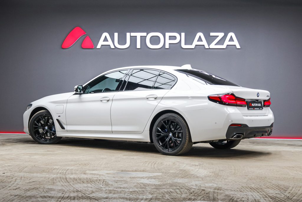BMW 5 Series 2021